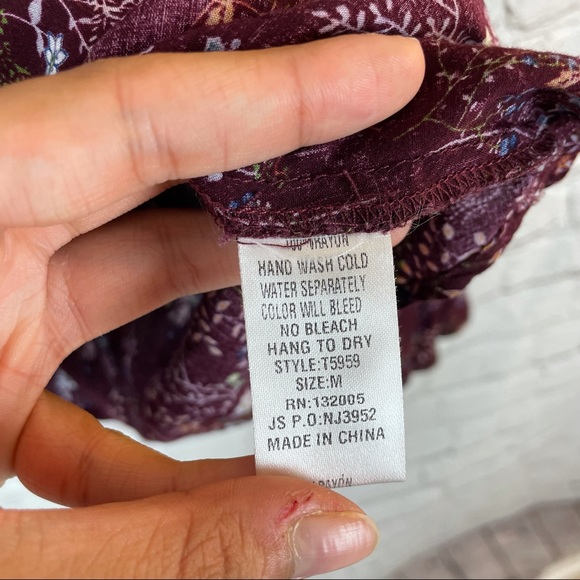 [Entro] Floral Bell Sleeve Top with Metal Rings - Picture 5 of 13